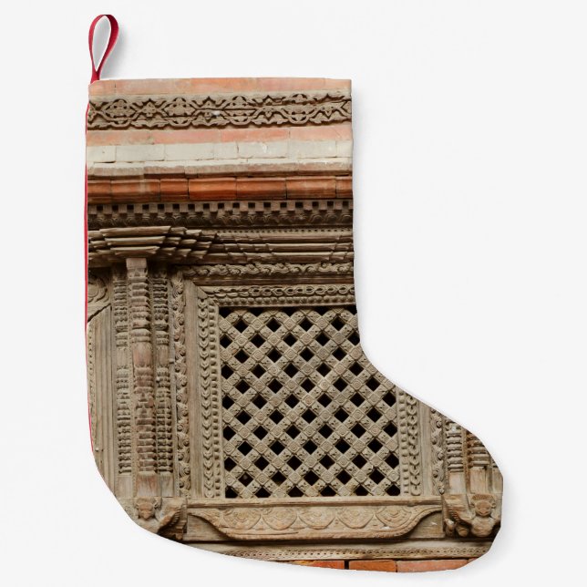 Antikes Fenster im Nasal Chowk Hof von Hanuman Kleiner Weihnachtsstrumpf (Vorderseite)