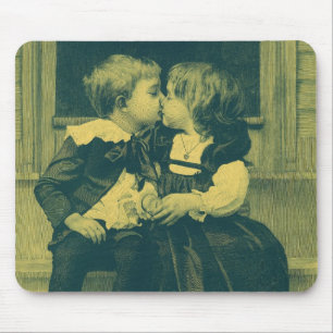 Antikes Foto von Liebe und Romantik, Kinder küssen Mousepad