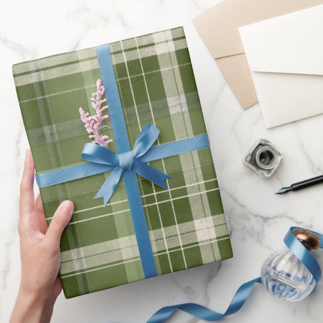 Antikes Olivgrün Rustikales Karo Karomuster Geschenkpapier (Schenken)