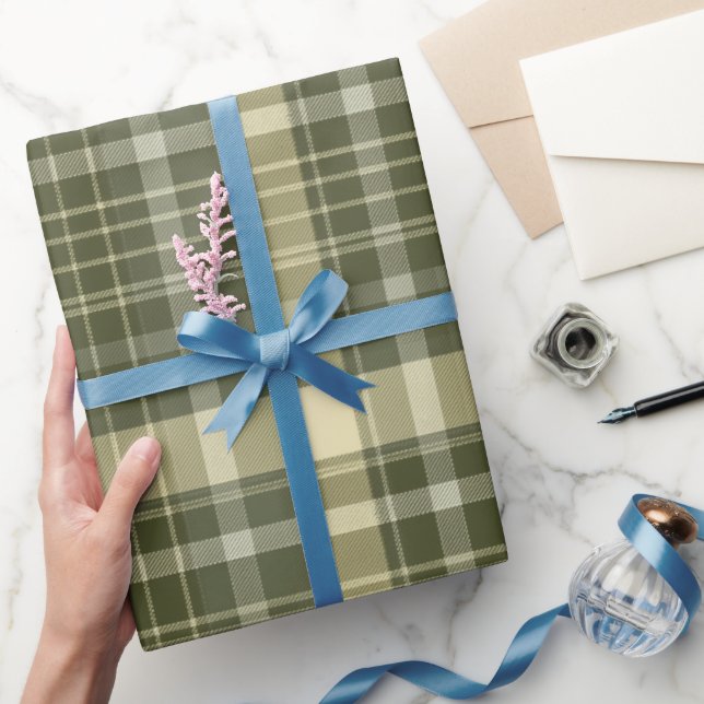 Antikes Olivgrün Rustikales Karo Karomuster Geschenkpapier (Schenken)