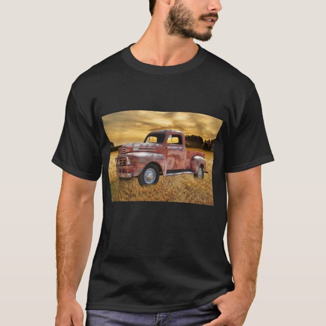 Antikes rotes LKW-Feld T-Shirt (Vorderseite)
