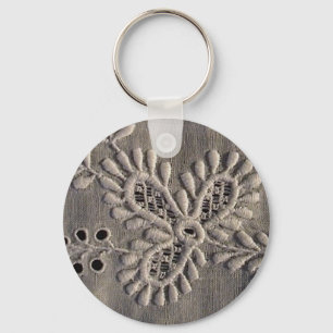 Antique Ayrshire Lace Stickerei Schlüsselanhänger