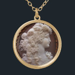 ANTIQUE CAMEO, LADY MIT GRABEN UND GRAPEVINEN VERGOLDETE KETTE<br><div class="desc">Antiker Kammerjuwel mit einem schönen Frauenprofil mit langen Haaren verziert mit Trauben und Trauben für die Weinlese</div>