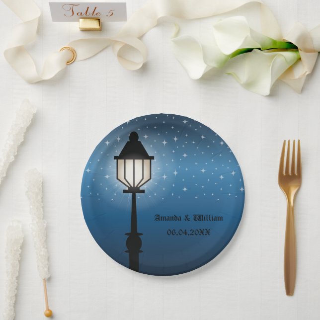 Antiquitätenlampe in der Black Street bei Night &  Pappteller (Hochzeit)