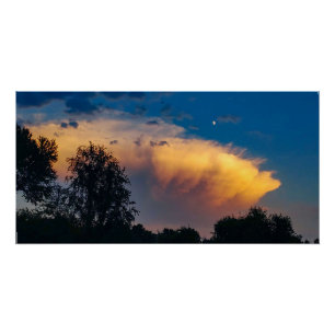 Anvil Storm Cloud und aufsteigender Mond. Poster
