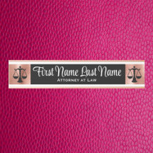 Anwalt bei Law Door Signs Anwältin Rose Gold