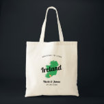 Any Color Ireland Wedding Welcome Bag, irisch Tragetasche<br><div class="desc">Hochzeitswochenende Begrüßungsgeschenk-Tasche für Gäste aus der Stadt, um Ihre Hochzeit, mit dem Bild von Irland. Sie können die Farben für jeden Teil dieses Designs bearbeiten und das Herz an den Ort Ihrer Hochzeit bringen. Klicken Sie zum Ändern der Farben auf Personalisieren und dann auf "Bearbeiten mit dem Entwurfstool". Wählen Sie...</div>