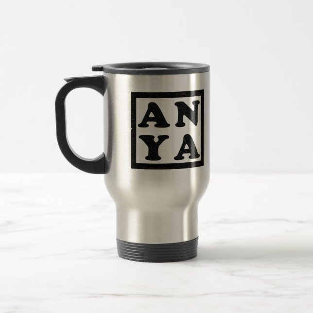 Anya Reisebecher (Links)