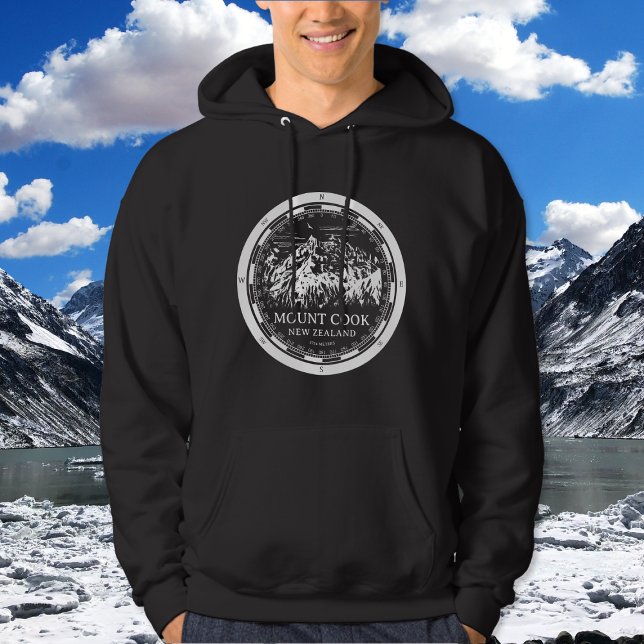 Aoraki Mount Cook - Canterbury Neuseeland Hoodie (Mount Cook New Zealand Hoodie in Back with a white compass and mountain illustration)