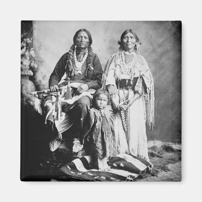 Apache Chief Antonio Maria with his family 1897 ( Magnet (Vorne)