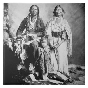 Apache HauptAntonio Maria mit seiner Familie, 1897 Fliese