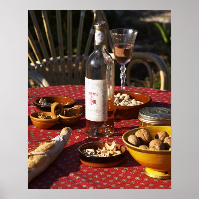 Aperitif und Aperitifs zubereitet: Brot, Oliven, Poster (Vorne)