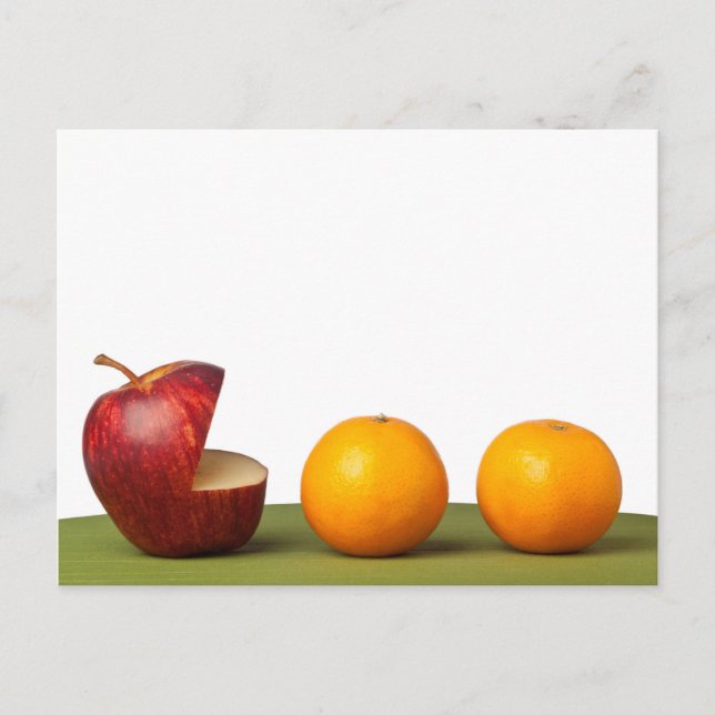 Apfel isst orange postkarte (Vorderseite)