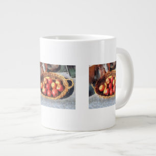 Äpfel und Bananen im Korb Jumbo-Tasse