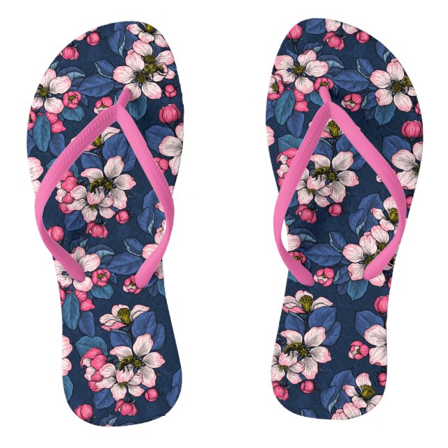 Apfelblüte auf dunkelblau flip flops (Fußbett)