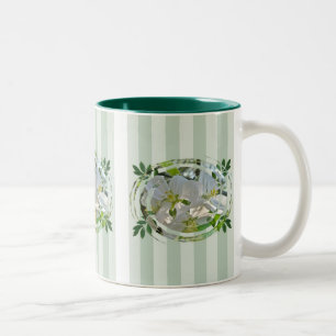 Apfelblüten und Tasse der grünen Streifen
