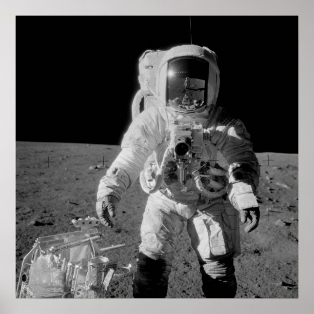 Apollo 12 Astronaut auf dem Mond Poster (Vorne)
