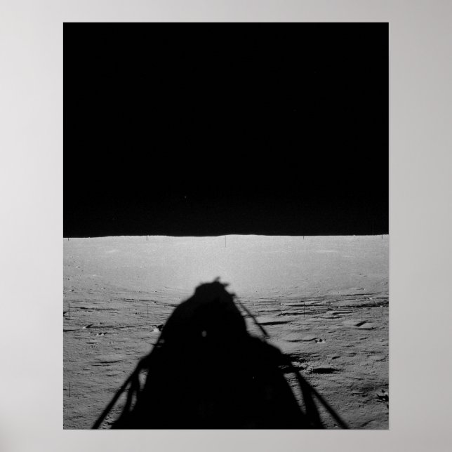 Apollo 12 Mondmodul-Schatten auf dem Mond Poster (Vorne)