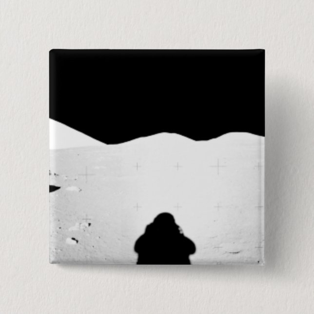 Apollo 17 zusammengebautes Panorama 2 Button (Vorderseite)