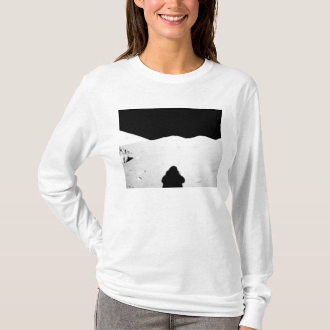 Apollo 17 zusammengebautes Panorama 2 T-Shirt (Vorderseite)
