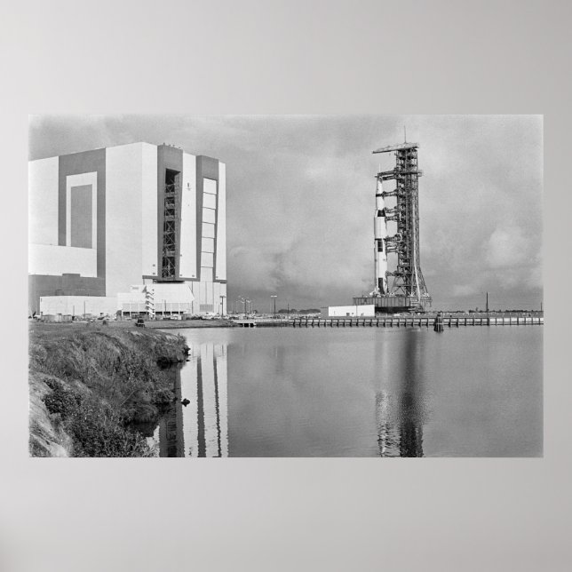 Apollo 8 Rollout aus dem Gebäude Fahrzeugbaugruppe Poster (Vorne)