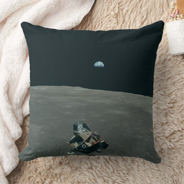 Apollo Lunar Lander und Erdaufgang über dem Mond Kissen (Decke)
