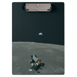 Apollo Lunar Lander und Erdaufgang über dem Mond Klemmbrett