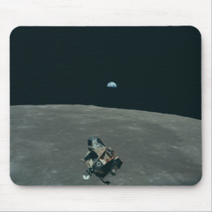 Apollo Lunar Lander und Erdaufgang über dem Mond Mousepad