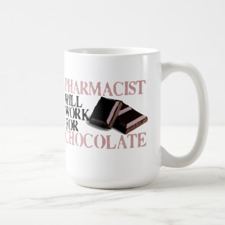 Apotheker arbeitet für Schokolade Tasse
