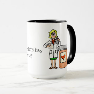 Apothekerin mit Tasse für Flaschen