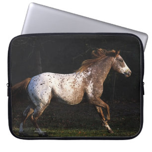 Appaloosa-Pferd, das 4 laufen lässt Laptopschutzhülle