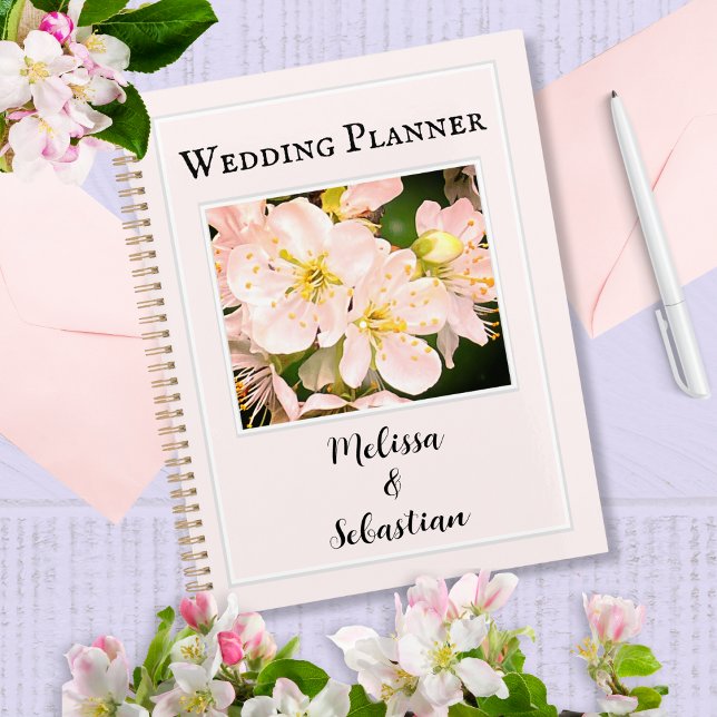 Apple Blossom Blume Personalisiert Hochzeitsplaner Planer (A personalized wedding planner, in light pink with apple blossom flowers picture)
