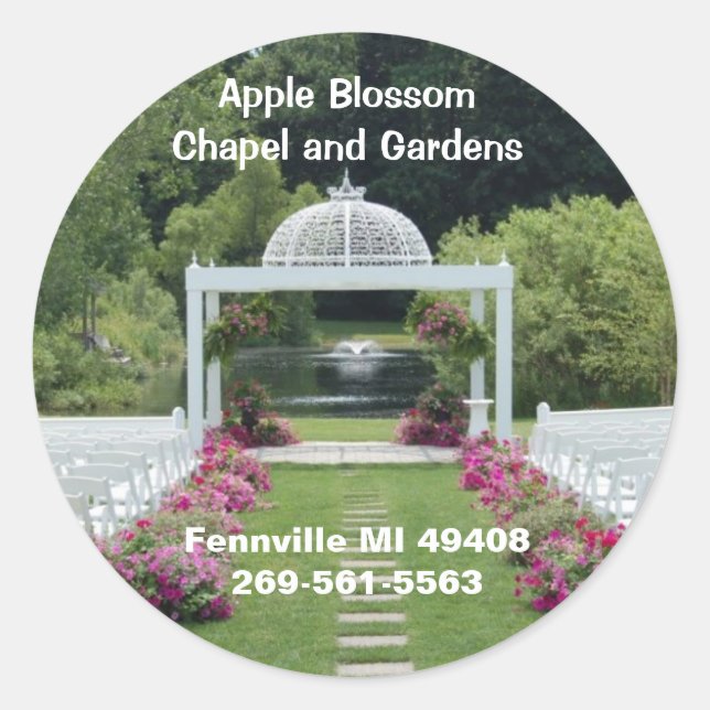 Apple Blossom Kapelle und Gärten Runder Aufkleber (Vorderseite)