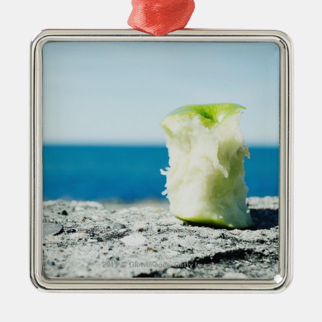 Apple entkernen im Schmutz Silbernes Ornament (Vorne)
