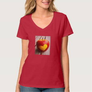 "Apple Liebe" Niedliches Foto. Jetzt kaufen T-Shirt