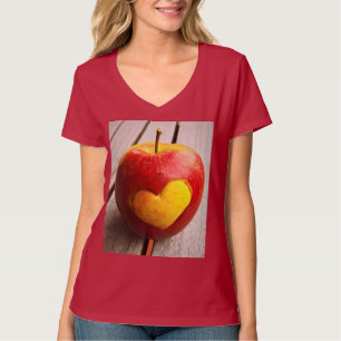 "Apple Liebe" Niedliches Foto. Jetzt kaufen T-Shirt
