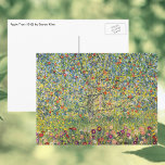 Apple Tree von Gustav Klimt, Vintager Jugendstil Postkarte<br><div class="desc">Apple Tree (1912) von Gustav Klimt ist ein Vintages Viktorianisches Kunstmalerei aus der Ära des Symbolismus. Eine Naturlandschaft mit einem Apfelbaum in einem Obstgarten auf einem Bauernhof mit reifen Früchten und Apfelblüten. Der Blumengarten ist in voller Blüte mit Frühlingsblumen. Über den Künstler: Gustav Klimt (1862-1918) war ein österreichischer Symbolik-Maler und...</div>