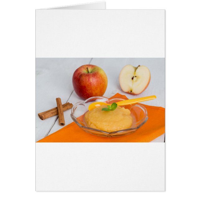 Applesauce mit Zimt und Orangenlöffel (Vorne)