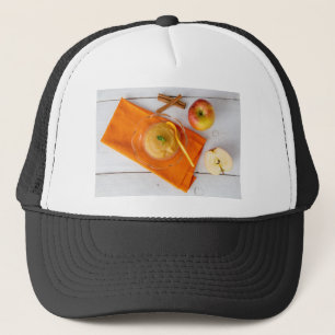 Applesauce mit Zimt und Orangenlöffel Truckerkappe