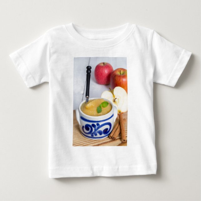 Applesauce with cinnamon in stoneware bowl baby t-shirt (Vorderseite)