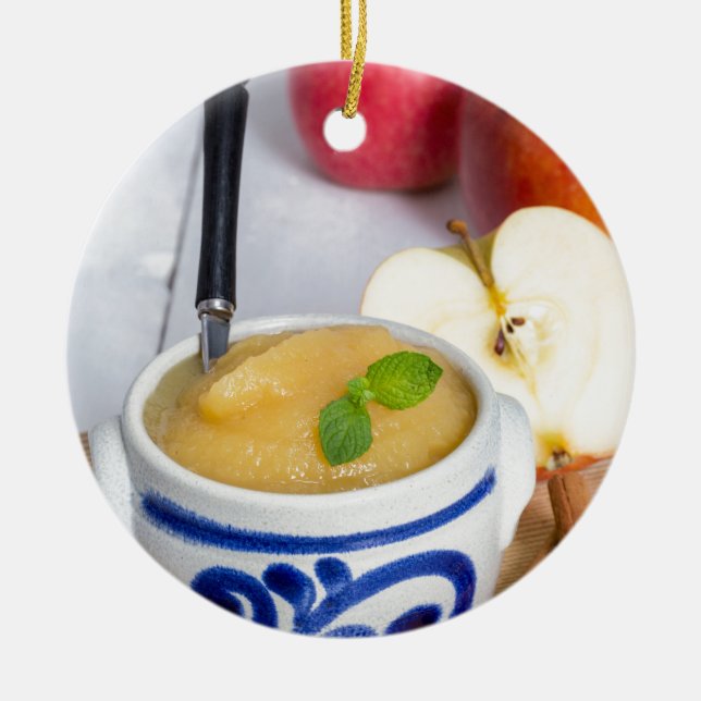 Applesauce with cinnamon in stoneware bowl keramik ornament (Vorne)