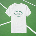 Après Tennis Social Club Custom Green Wappen T-Shirt<br><div class="desc">Après Tennis Social Club Green Wappen Tennis bedeutet Shirt. Personalisieren Sie das Jahr und den Standort. Ideal für ein Tennisturnier vor Ort,  als Geschenk für einen Tennisliebhaber oder für eine Bachelor-Party zum Tennisspiel. Entworfen um unsere Après Tennis Social Club Kollektion zu ergänzen.</div>