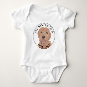 Aprikosenfarbener Golden Doodle Hund Große Schwest Baby Strampler