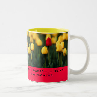 April-Duschen holen Mai-Blumen Zweifarbige Tasse