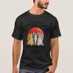 April unterschätzt nie eine alte Dame, die Lieben T-Shirt