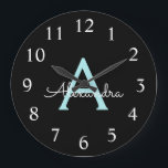 Aqua Aquamarin Blue Script Girl Monogram Name Große Wanduhr<br><div class="desc">Aqua Aquamarin Blue und Gold Simple Script Monogram Name Clock. Das macht den perfekten süßen 16 Geburtstag,  Hochzeit,  Brautparty,  Jubiläum,  Babydusche oder Junggeselinnen-Abschied Geschenk für jemanden,  der Lieben glamourösen Luxus und schicke Stile.</div>