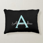 Aqua Aquamarin Blue Script Girly Monogram Name Dekokissen<br><div class="desc">Black und Aqua Aquamarin Blue Script Monogram Name und Initial Pillow. Das Kissen macht den perfekten 16 Geburtstag, Hochzeit, Brautparty, Babydusche oder Junggeselinnen-Abschied Geschenk für jemanden, der sein Zimmer in Rose Gold dekoriert.</div>