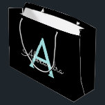 Aqua Aquamarin Blue Script Girly Monogram Name Große Geschenktüte<br><div class="desc">Black und Aqua Aquamarin Blue Simple Script Monogram Name Gift Bag. Das macht den perfekten 16 Geburtstag,  Hochzeit,  Brautparty,  Jubiläum,  Babydusche oder Junggeselinnen-Abschied Geschenktasche für jemanden,  der Lieben glamourösen Luxus und schicke Stile.</div>