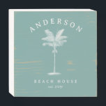 Aqua Aquamarin Simple Palm Tree Beach House Holzkisten Schild<br><div class="desc">Aqua Aquamarin Simple Palm Tree Beach House Holzkastenschild zeigt eine Vintage Palmenbilderdarstellung,  zusammen mit Ihrem Nachnamen.</div>