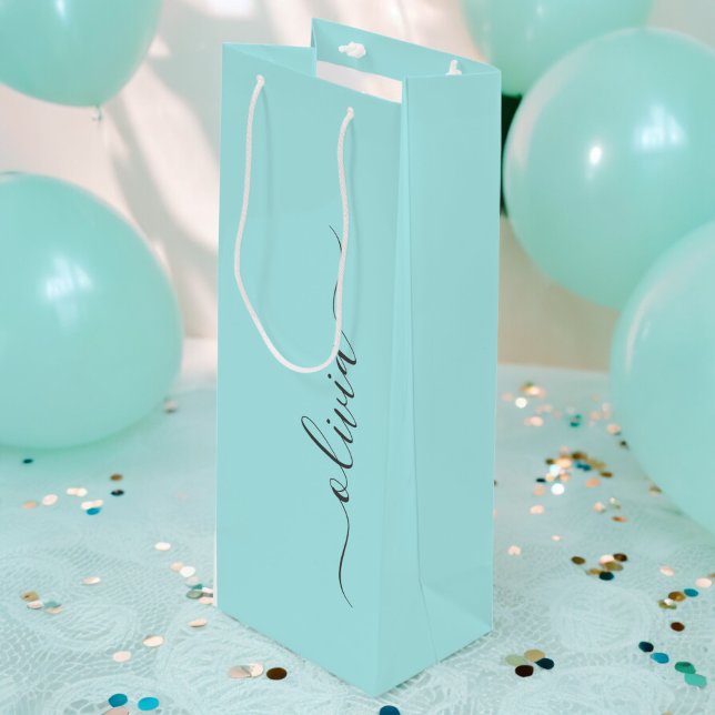 Aqua Blue Aquamarin Modern Script Monogram Name Geschenktüte Für Weinflaschen (Von Creator hochgeladen)